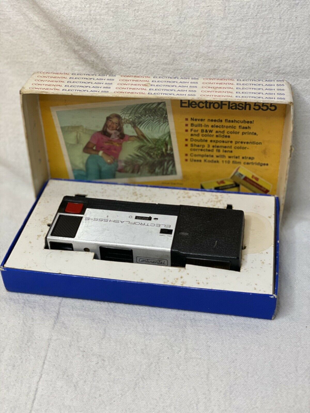 Vintage Retro Continental Electroflash 555-s Camera W/original Box Uses 110 Film